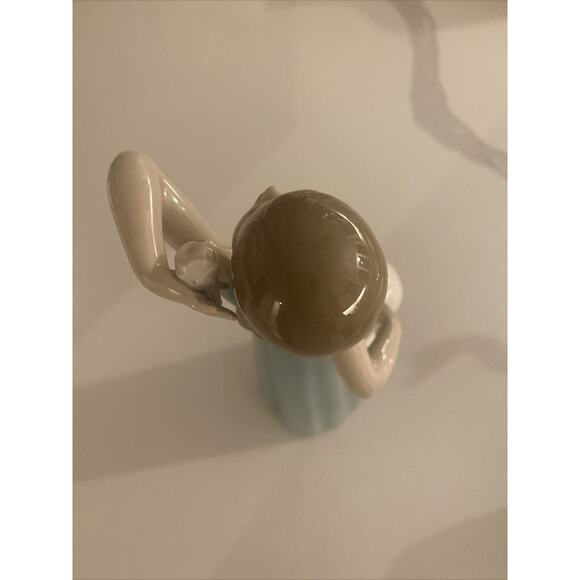 Lladro #5010 "Coiffure Girl with Straw Hat", Spain by Francisco Catala, Mint. - Picture 7 of 8